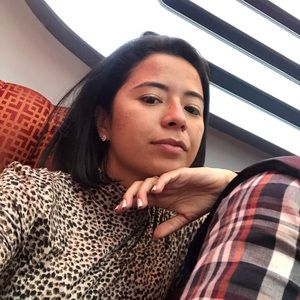 Meet your Posher, Nayelith